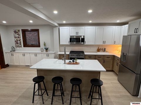 Photo of 4502 Woolworth Avenue, Omaha, NE 68106 (MLS # 22534927)