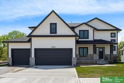 Photo of 21343 Laurel Circle, Elkhorn, NE 68022 (MLS # 22518305)