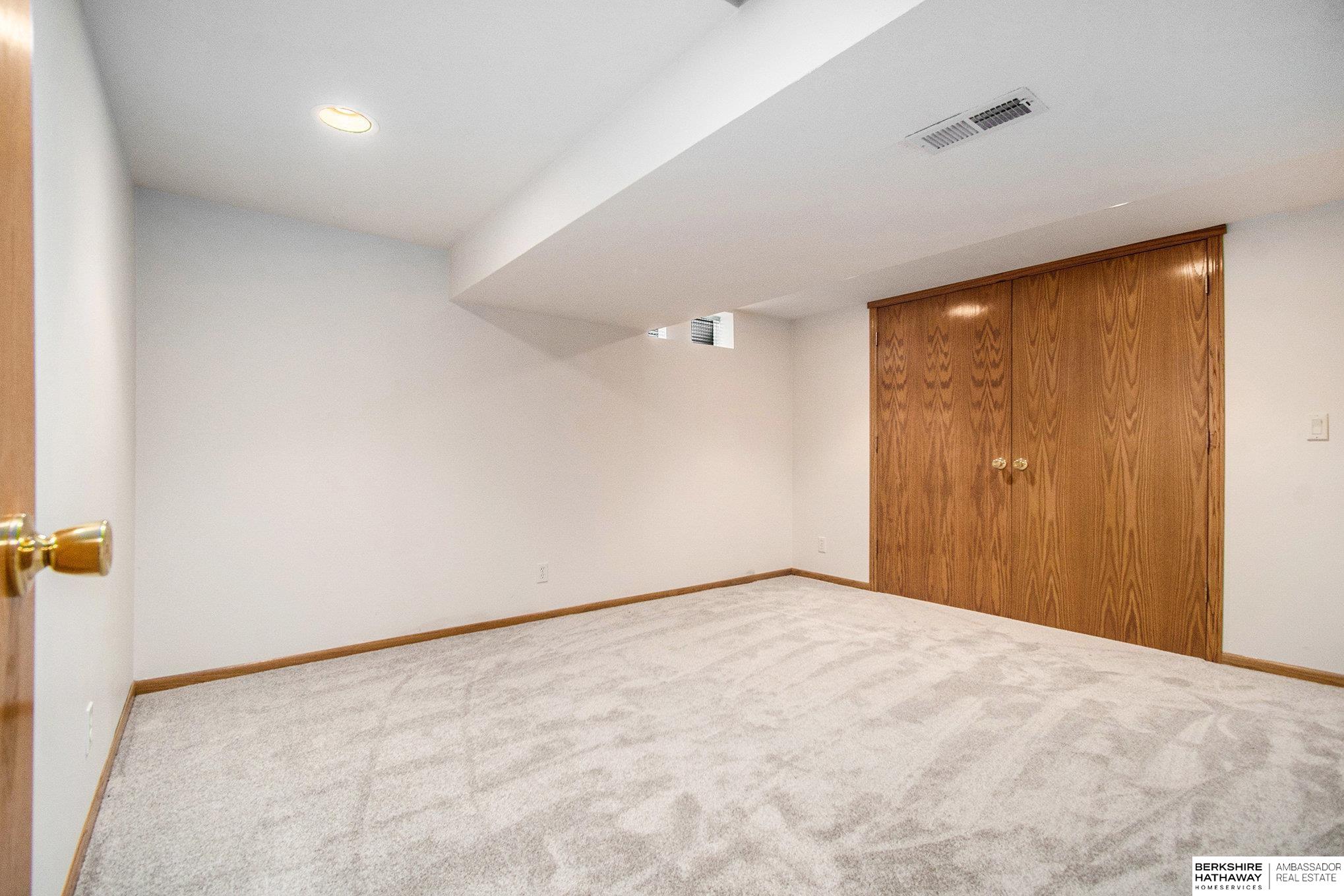 Omaha, Nebraska 68114, United States, 2 Bedrooms Bedrooms, ,2 BathroomsBathrooms,Residential,Active,164868