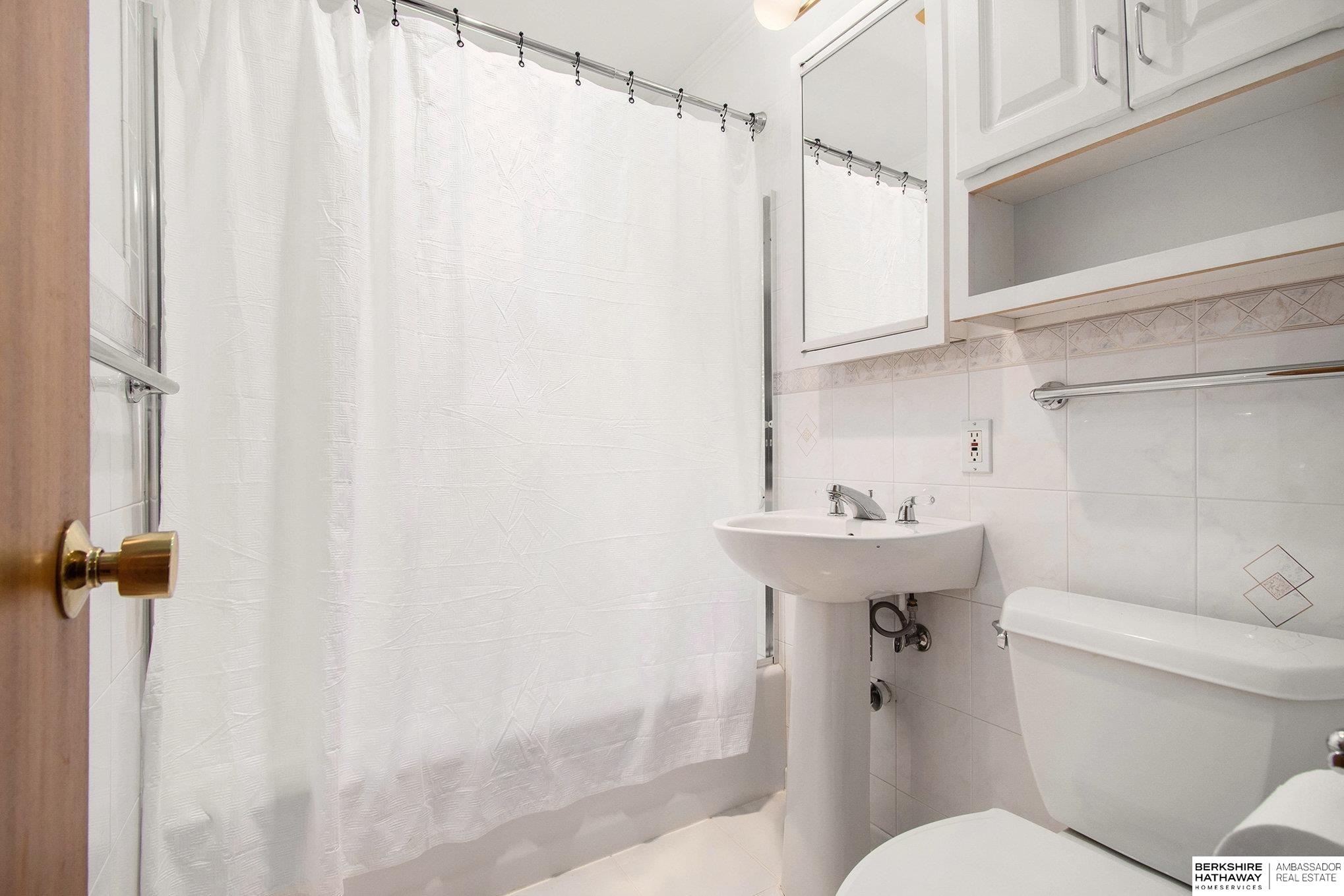 Omaha, Nebraska 68114, United States, 2 Bedrooms Bedrooms, ,2 BathroomsBathrooms,Residential,Active,164868