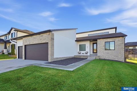 Photo of 6801 Monarch Drive, Lincoln, NE 68516 (MLS # 22601786)