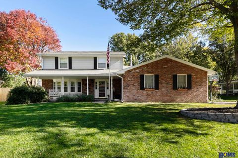 Photo of 5822 Fieldcrest Way, Lincoln, NE 68512 (MLS # 22609918)