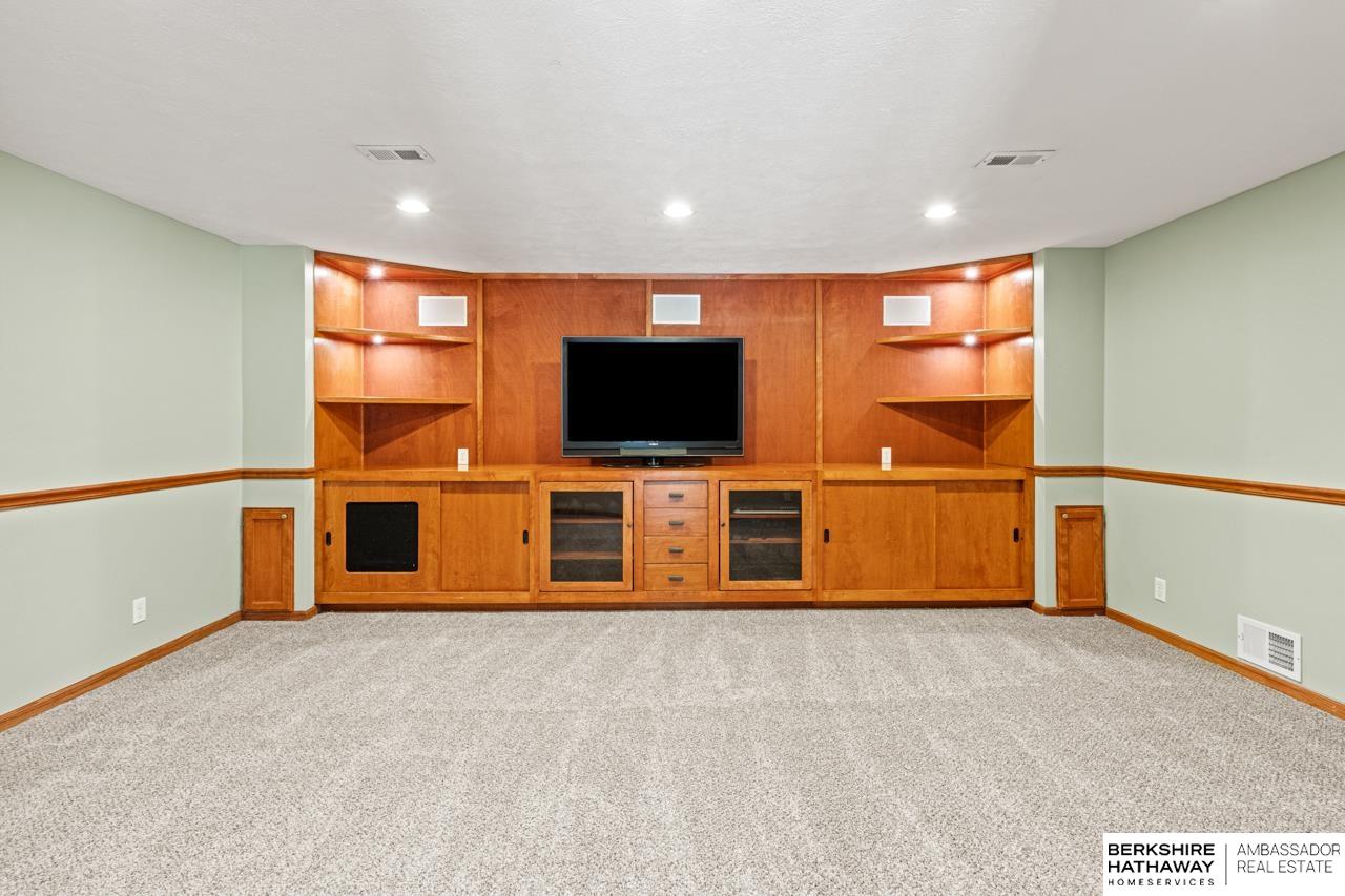 Omaha, Nebraska 68022, United States, 5 Bedrooms Bedrooms, ,4 BathroomsBathrooms,Residential,Active,143450