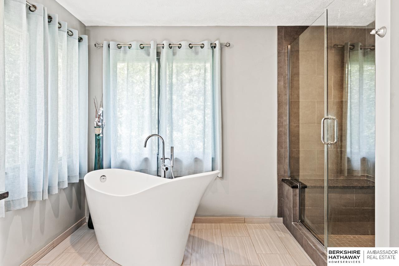 Omaha, Nebraska 68022, United States, 5 Bedrooms Bedrooms, ,4 BathroomsBathrooms,Residential,Active,143450