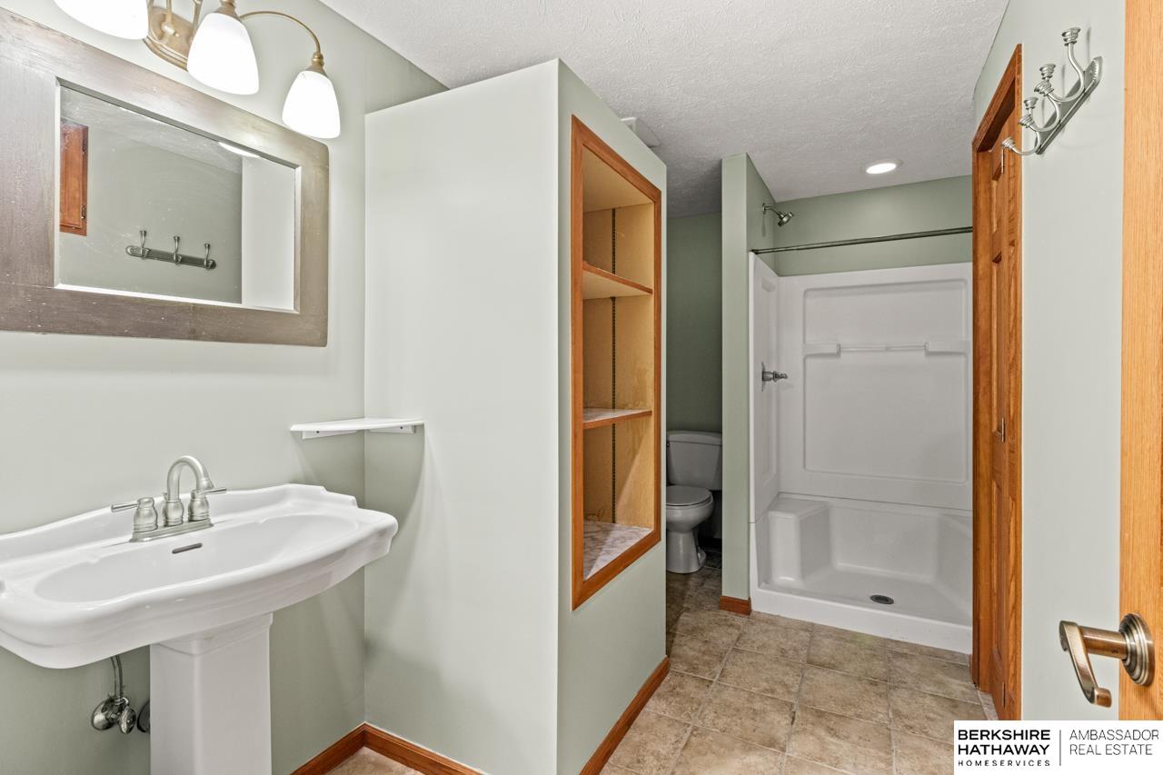 Omaha, Nebraska 68022, United States, 5 Bedrooms Bedrooms, ,4 BathroomsBathrooms,Residential,Active,143450