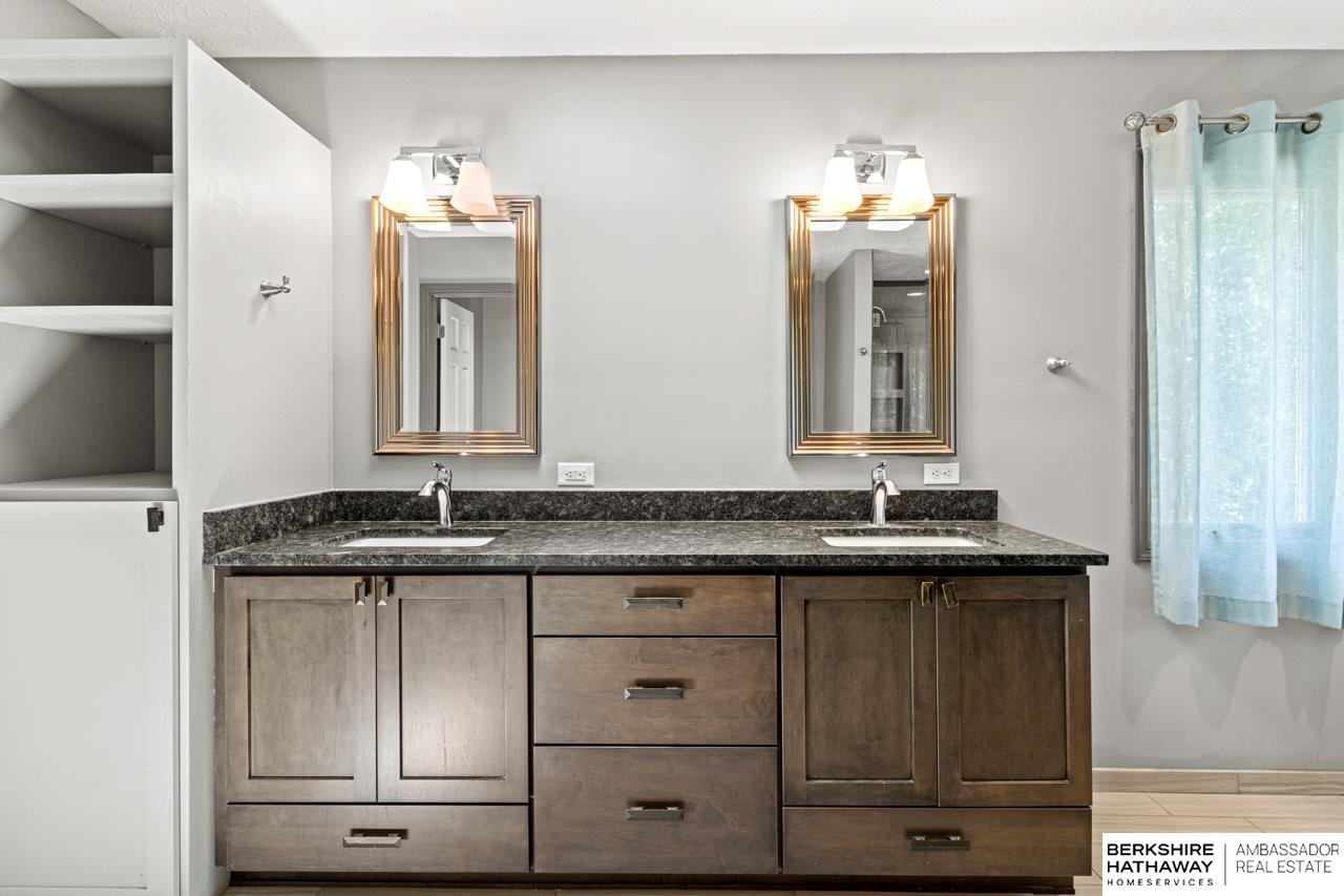 Omaha, Nebraska 68022, United States, 5 Bedrooms Bedrooms, ,4 BathroomsBathrooms,Residential,Active,143450