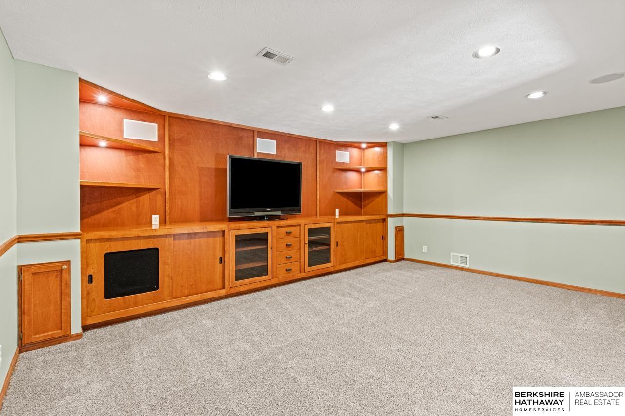 Omaha, Nebraska 68022, United States, 5 Bedrooms Bedrooms, ,4 BathroomsBathrooms,Residential,Active,143450