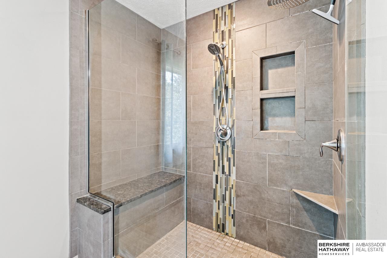 Omaha, Nebraska 68022, United States, 5 Bedrooms Bedrooms, ,4 BathroomsBathrooms,Residential,Active,143450