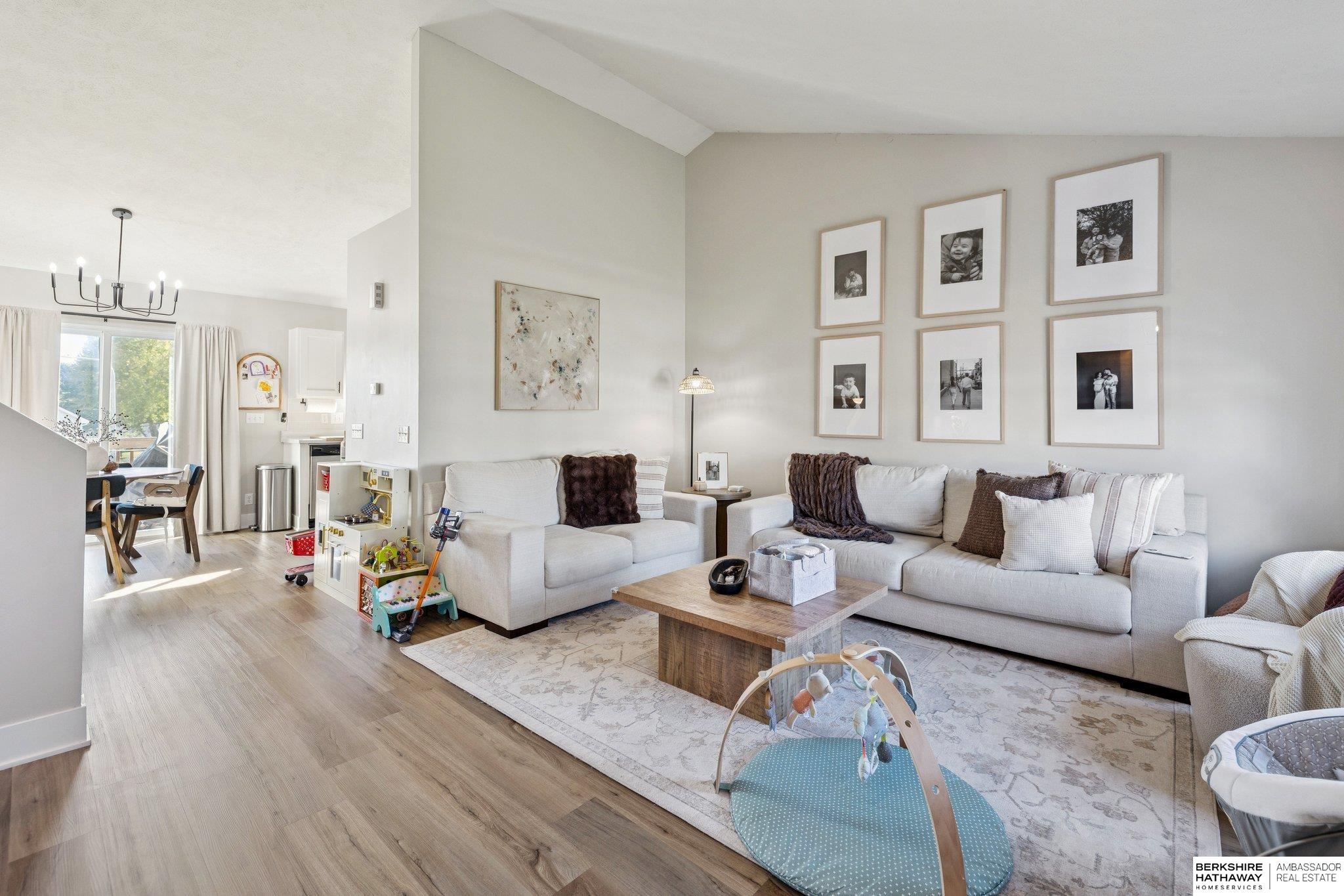 Omaha, Nebraska 68116, United States, 3 Bedrooms Bedrooms, ,2 BathroomsBathrooms,Residential,Active,230463