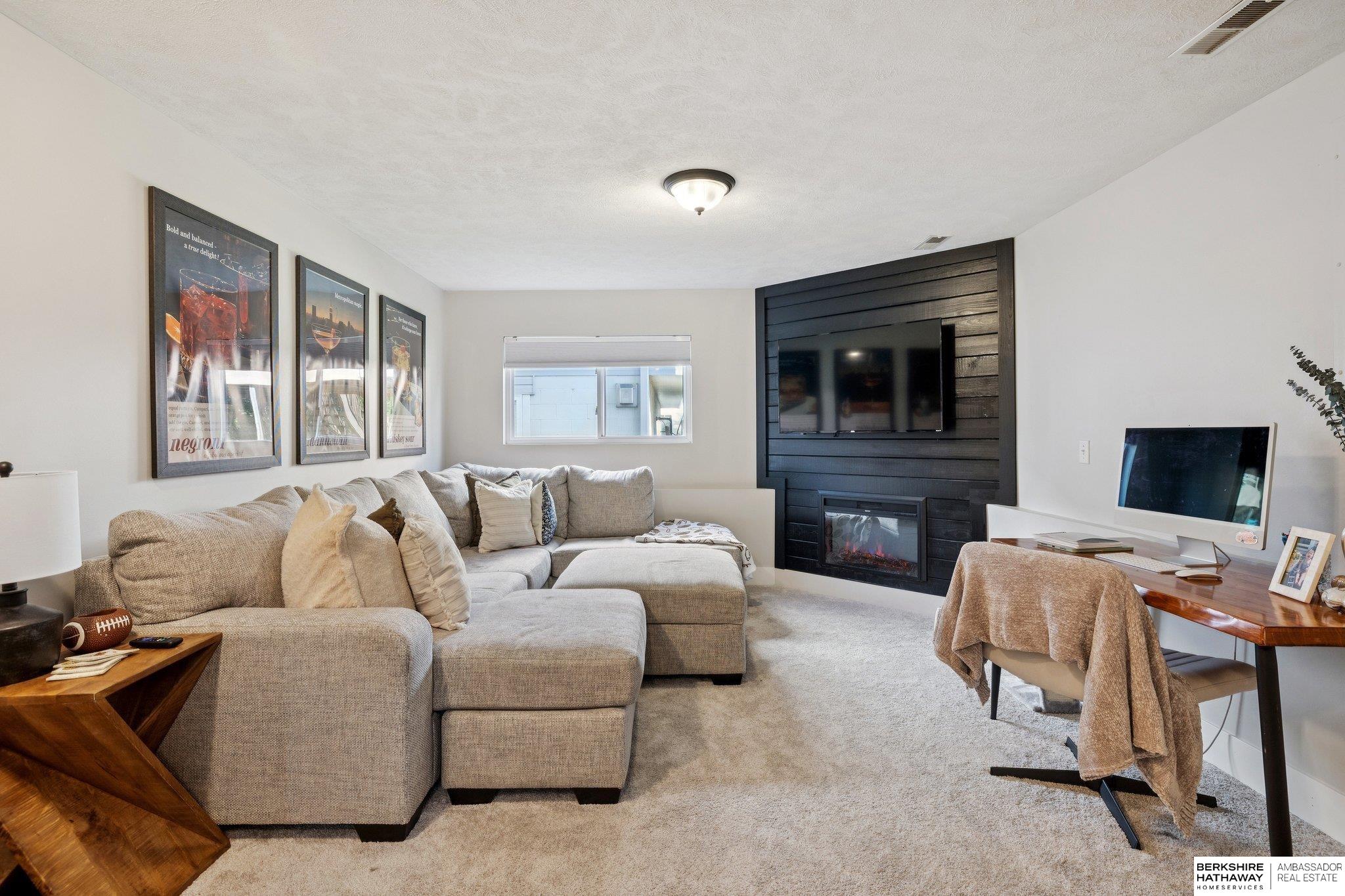 Omaha, Nebraska 68116, United States, 3 Bedrooms Bedrooms, ,2 BathroomsBathrooms,Residential,Active,230463