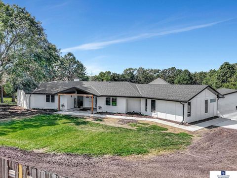 Photo of 2505 S 70th Street, Lincoln, NE 68506 (MLS # 22525971)