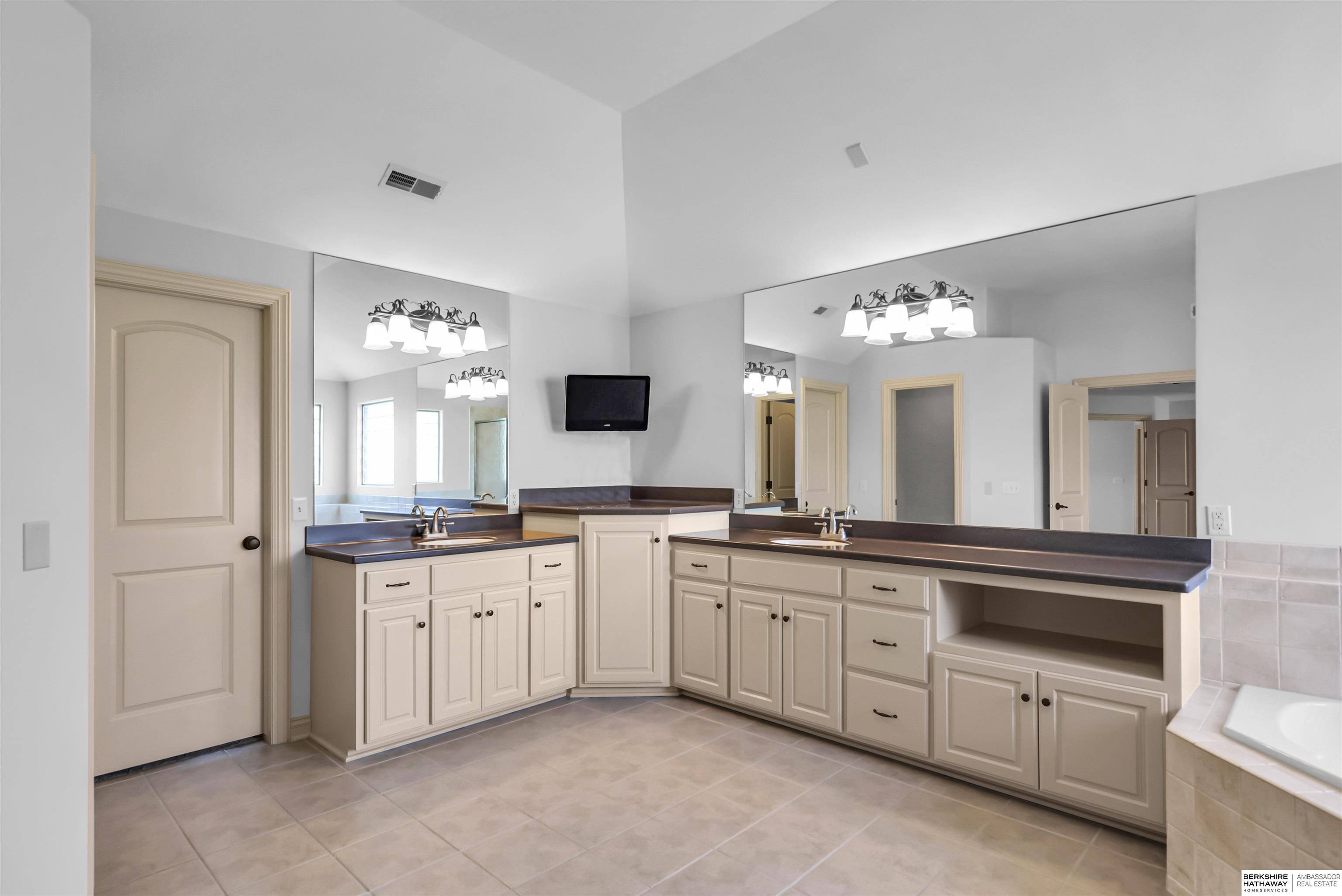 La Vista, Nebraska 68128, United States, 5 Bedrooms Bedrooms, ,4 BathroomsBathrooms,Residential,Active,152288