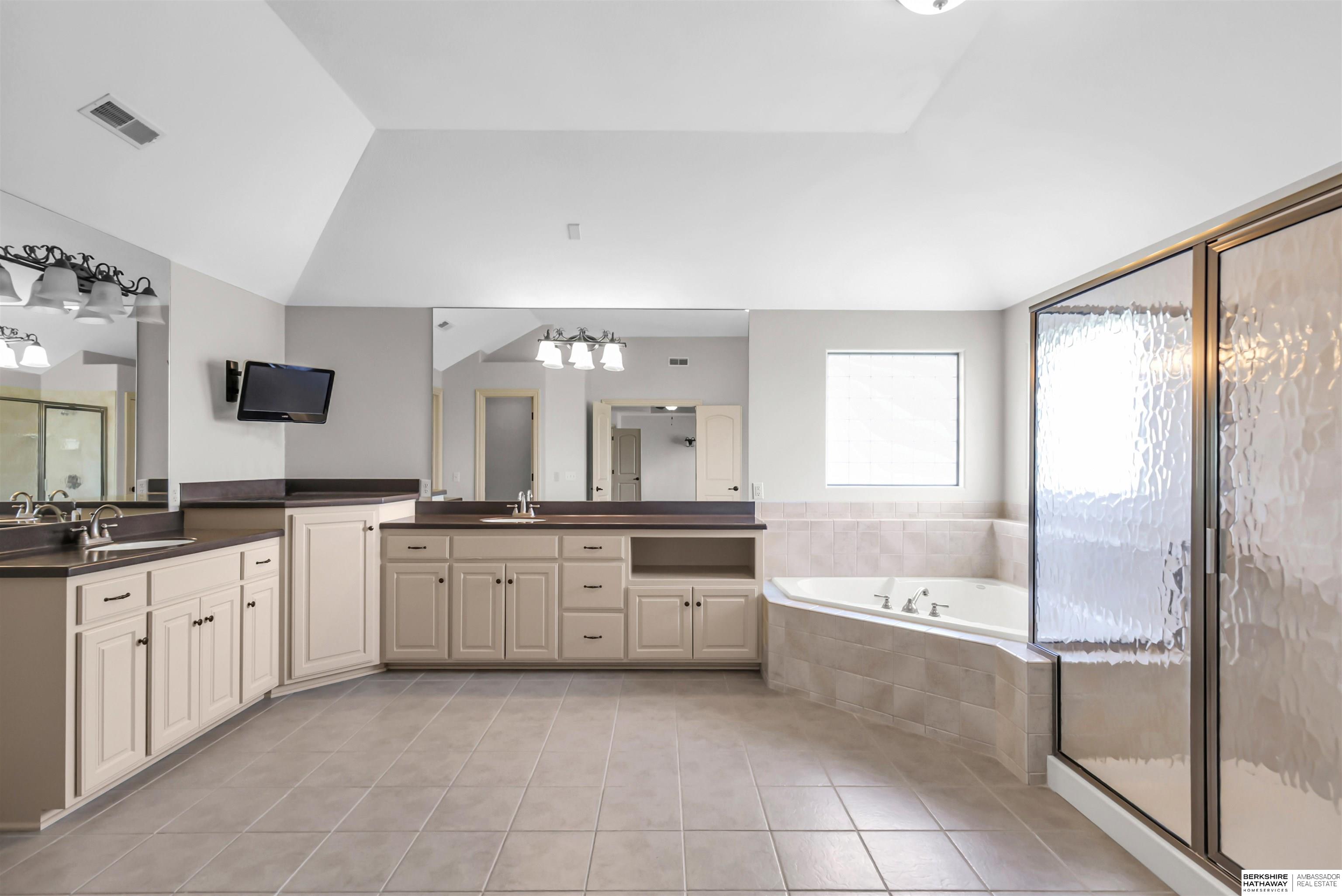 La Vista, Nebraska 68128, United States, 5 Bedrooms Bedrooms, ,4 BathroomsBathrooms,Residential,Active,152288