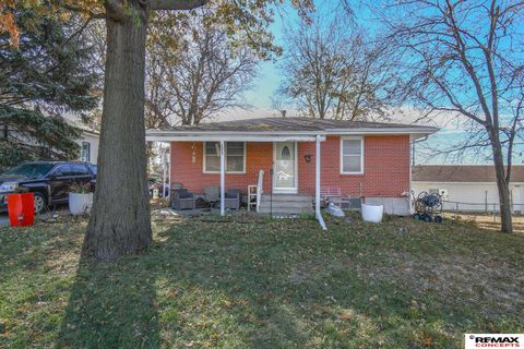Photo of 1237 Furnas Avenue, Lincoln, NE 68521 (MLS # 22532481)