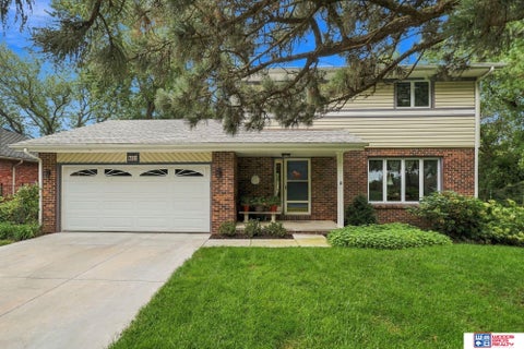 Photo of 6621 Park Crest Court, Lincoln, NE 68506 (MLS # 22627459)