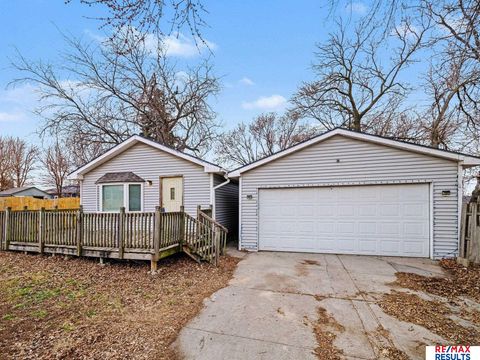 Photo of 3016 S 43 Street, Omaha, NE 68105 (MLS # 22606140)