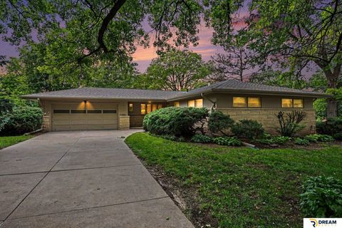 Photo of 1501 S 58 Street, Lincoln, NE 68506 (MLS # 22614302)