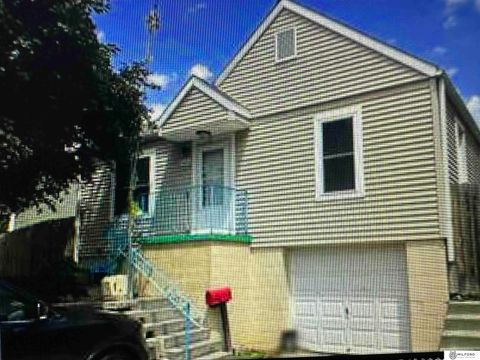 Photo of 3860 Franklin Street, Omaha, NE 68111 (MLS # 22605267)