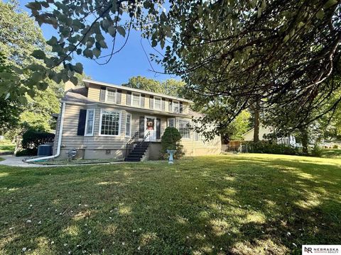 Photo of 505 Beverly Drive, Omaha, NE 68114 (MLS # 22527676)