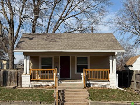 Photo of 2520 Garfield Street, Lincoln, NE 68502 (MLS # 22606365)
