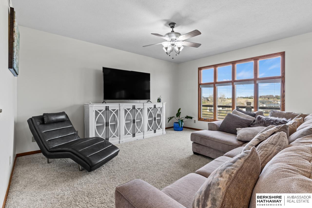 Council Bluffs, Nebraska 51503, United States, 5 Bedrooms Bedrooms, ,4 BathroomsBathrooms,Residential,Active,96817