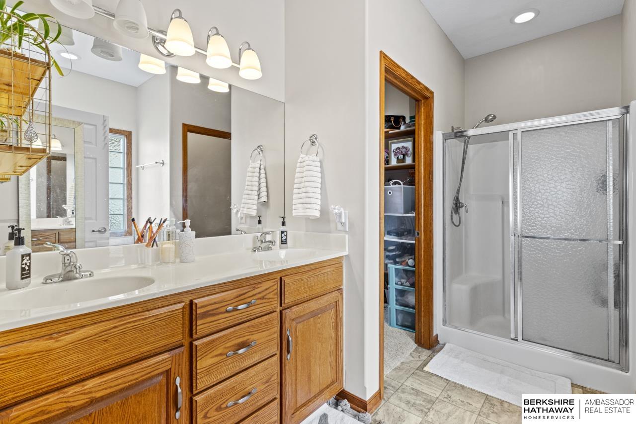 Council Bluffs, Nebraska 51503, United States, 5 Bedrooms Bedrooms, ,4 BathroomsBathrooms,Residential,Active,96817