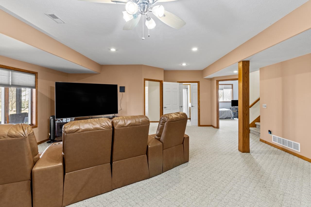 Council Bluffs, Nebraska 51503, United States, 5 Bedrooms Bedrooms, ,4 BathroomsBathrooms,Residential,Active,96817