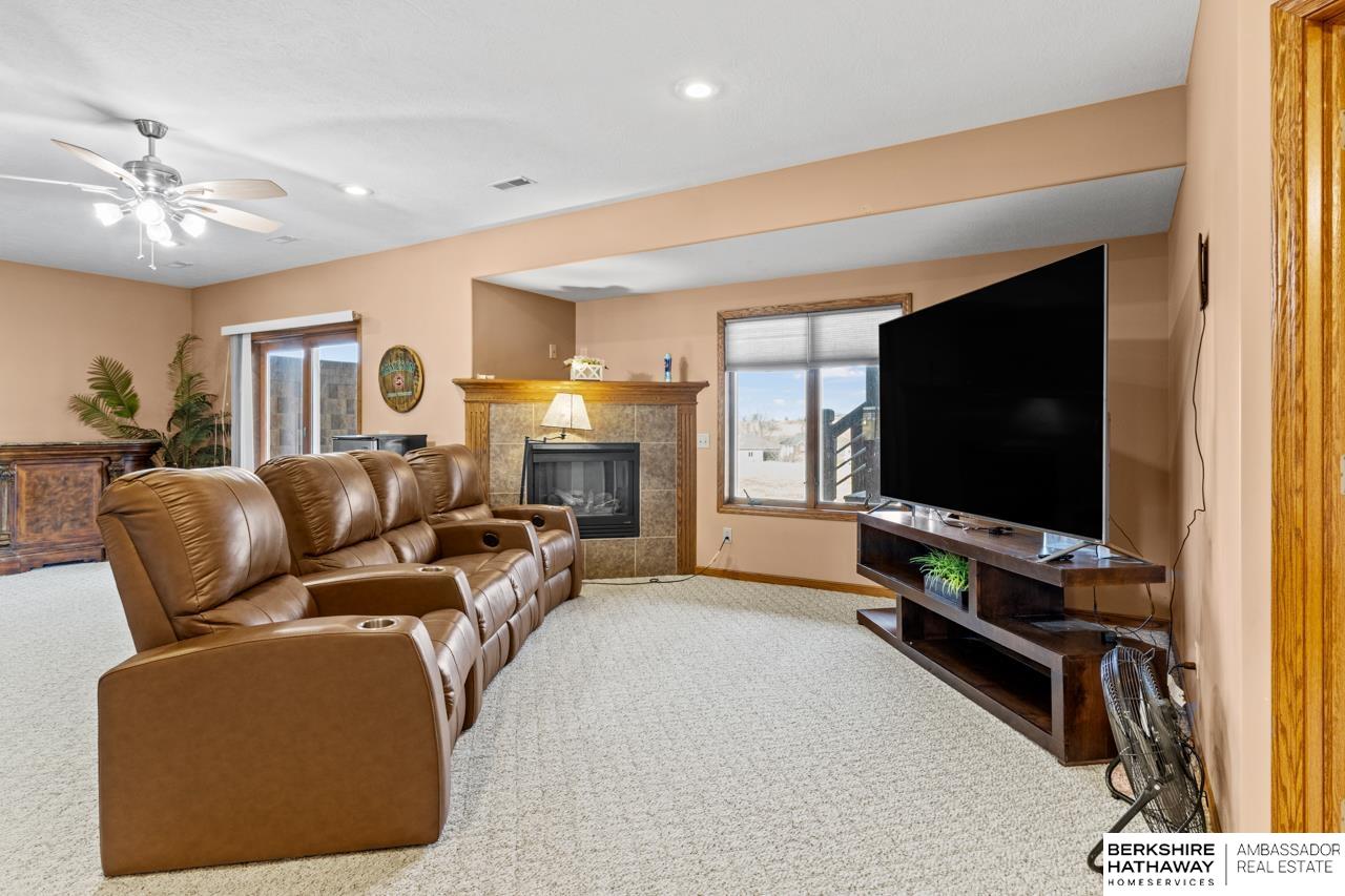 Council Bluffs, Nebraska 51503, United States, 5 Bedrooms Bedrooms, ,4 BathroomsBathrooms,Residential,Active,96817