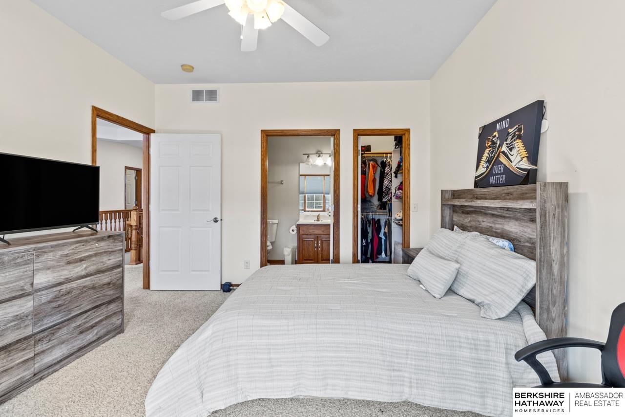 Council Bluffs, Nebraska 51503, United States, 5 Bedrooms Bedrooms, ,4 BathroomsBathrooms,Residential,Active,96817