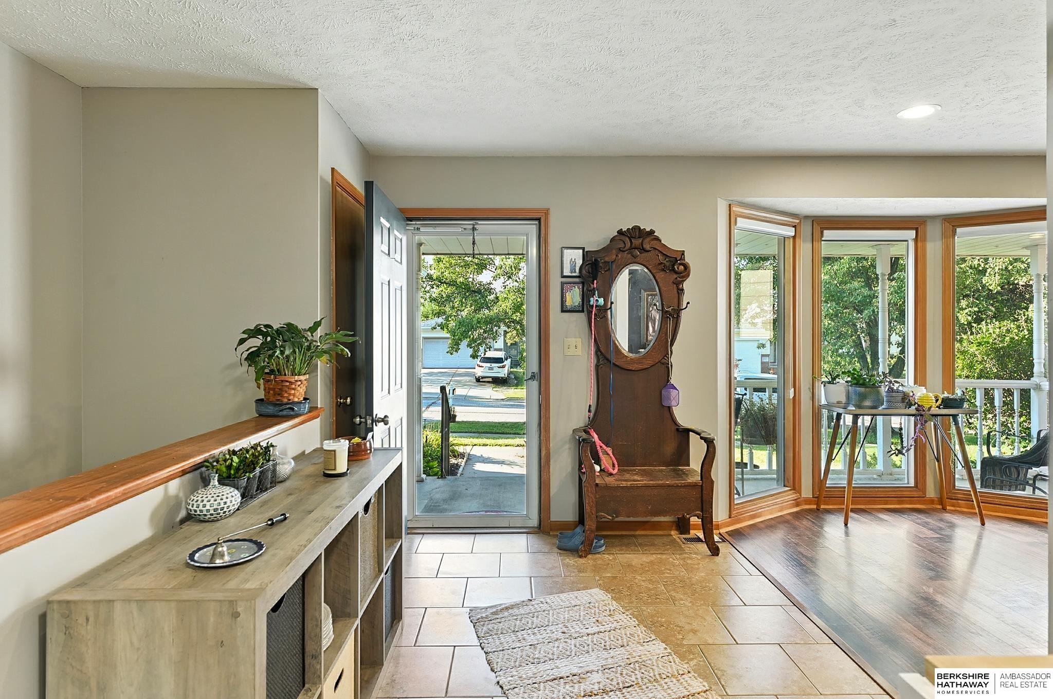 Lincoln, Nebraska 68521, United States, 3 Bedrooms Bedrooms, ,2 BathroomsBathrooms,Residential,Pending,203084