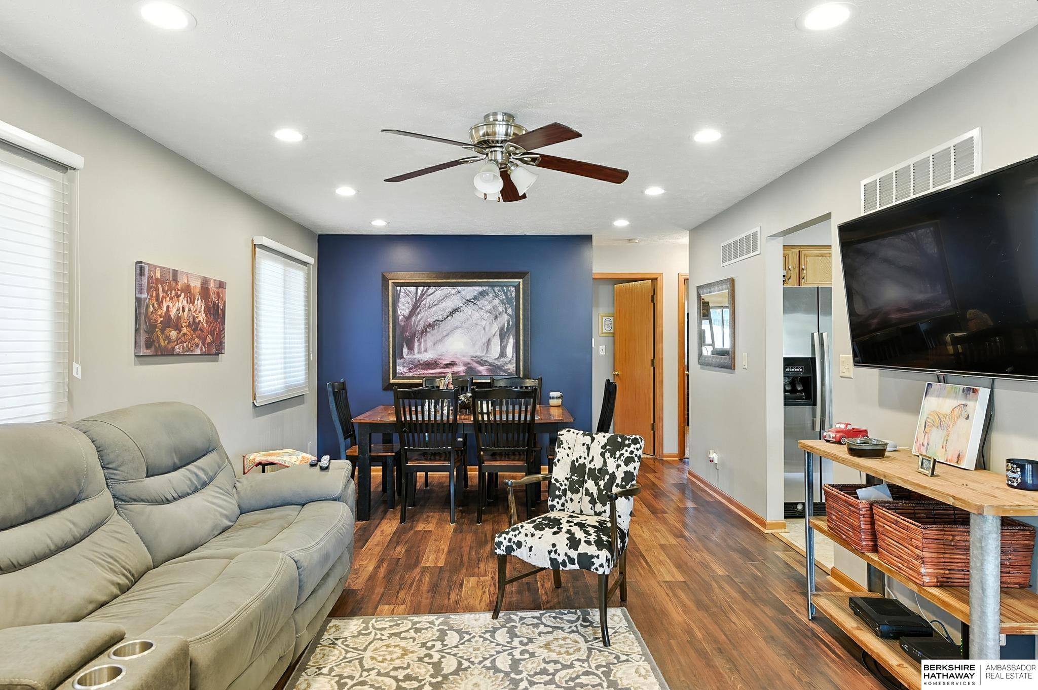 Lincoln, Nebraska 68521, United States, 3 Bedrooms Bedrooms, ,2 BathroomsBathrooms,Residential,Pending,203084