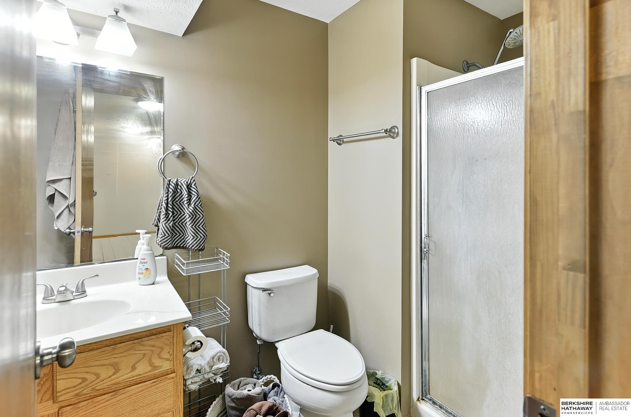 Lincoln, Nebraska 68521, United States, 3 Bedrooms Bedrooms, ,2 BathroomsBathrooms,Residential,Pending,203084