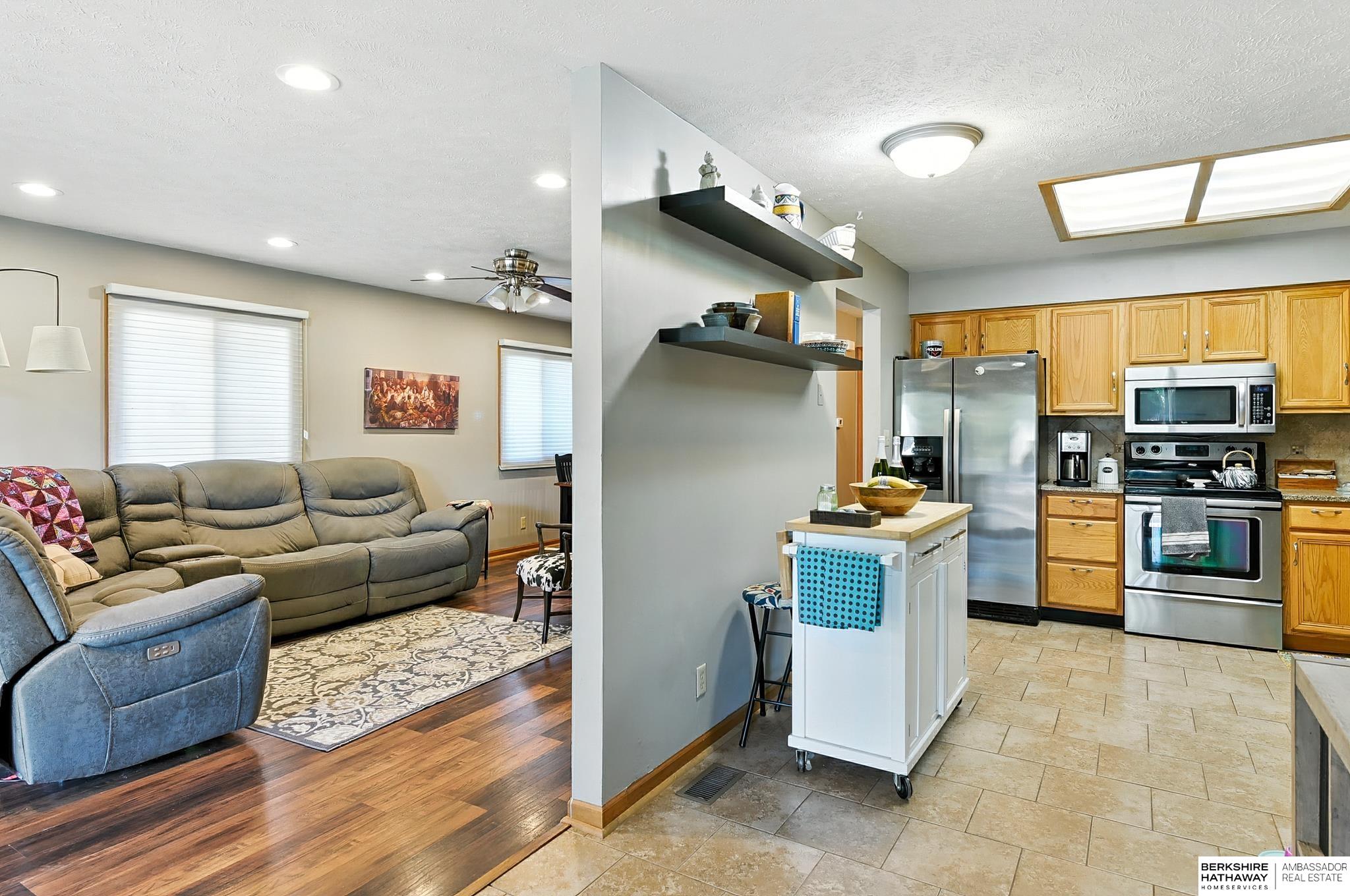 Lincoln, Nebraska 68521, United States, 3 Bedrooms Bedrooms, ,2 BathroomsBathrooms,Residential,Pending,203084