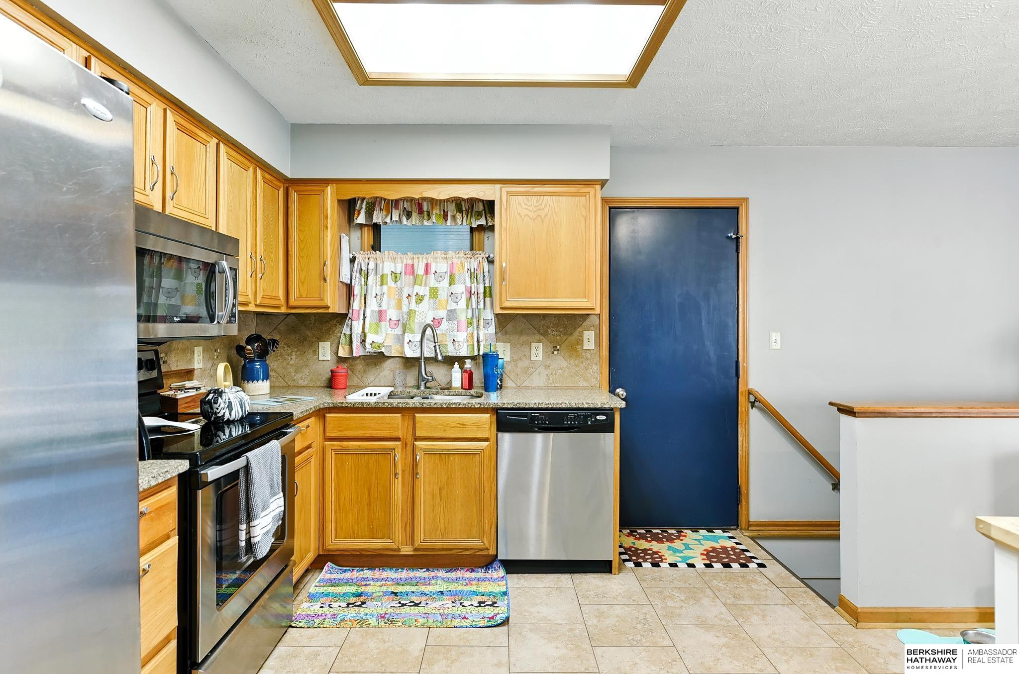 Lincoln, Nebraska 68521, United States, 3 Bedrooms Bedrooms, ,2 BathroomsBathrooms,Residential,Pending,203084