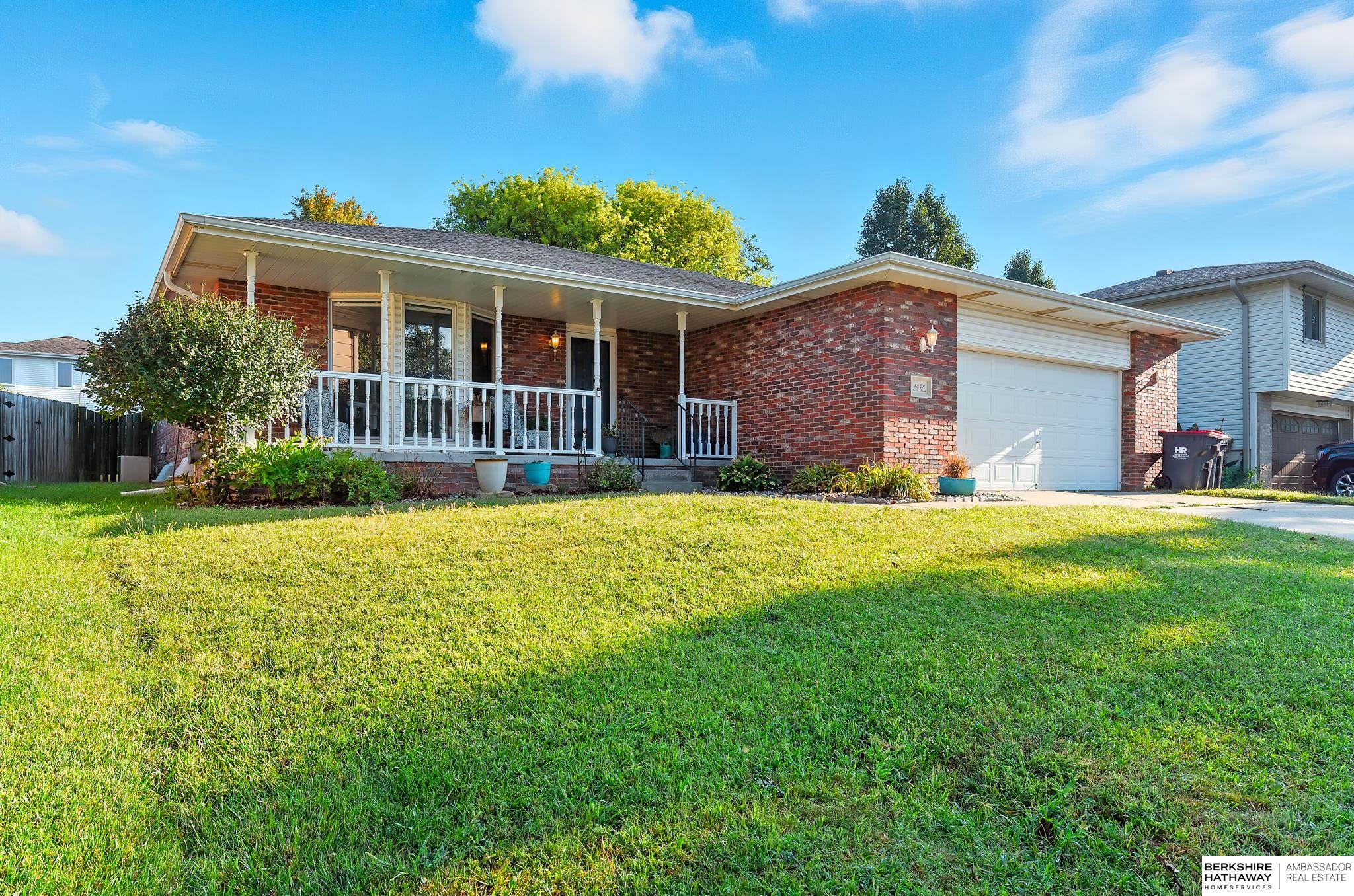 Lincoln, Nebraska 68521, United States, 3 Bedrooms Bedrooms, ,2 BathroomsBathrooms,Residential,Pending,203084