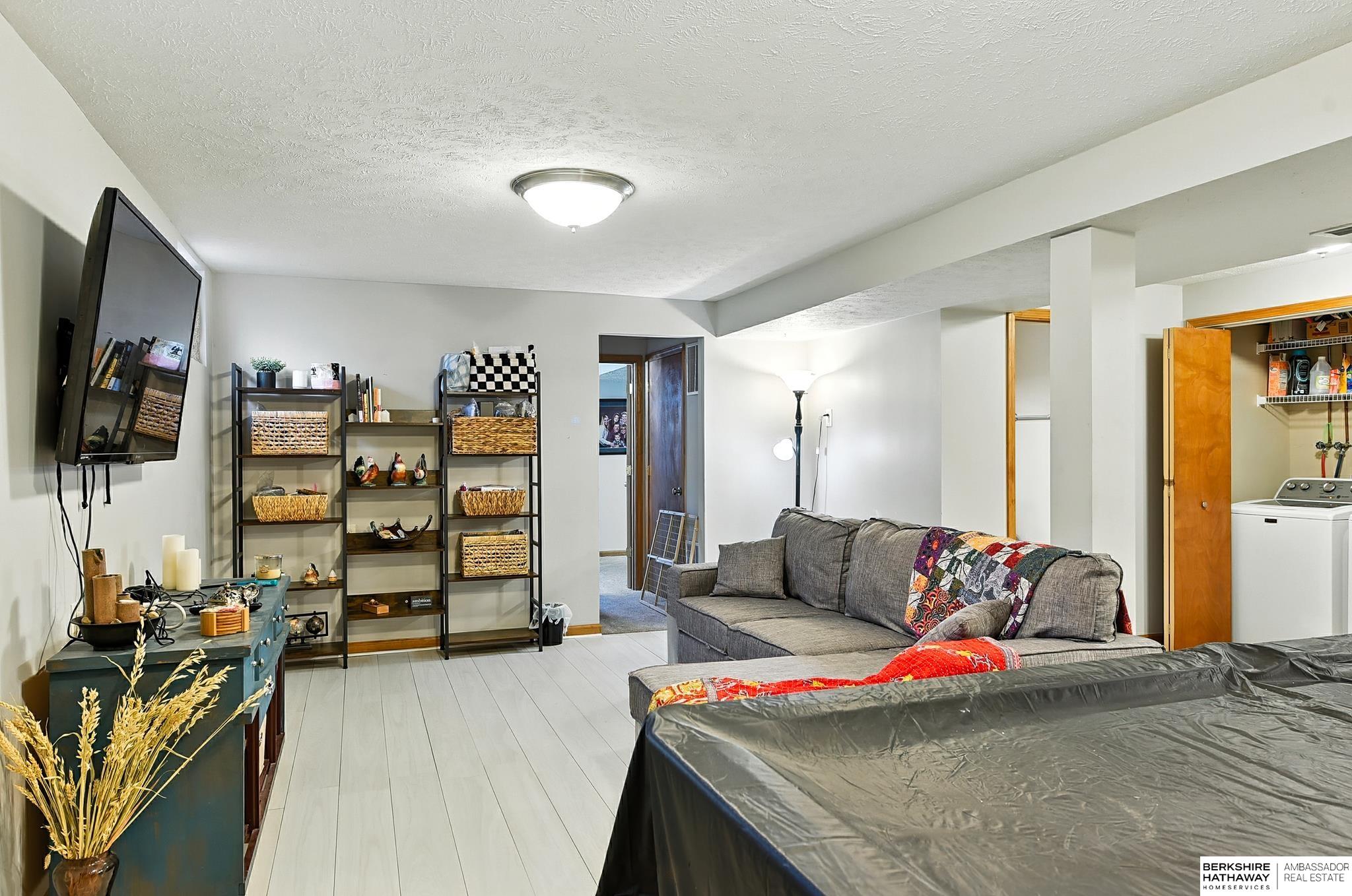 Lincoln, Nebraska 68521, United States, 3 Bedrooms Bedrooms, ,2 BathroomsBathrooms,Residential,Pending,203084