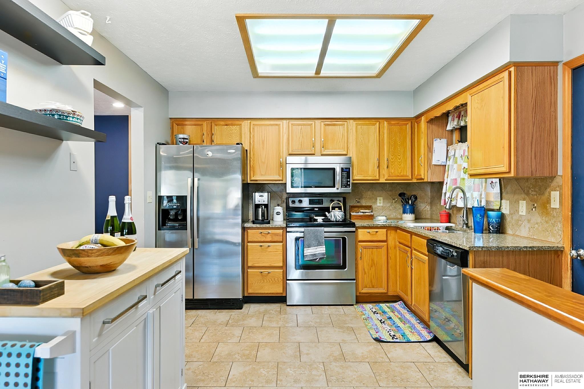 Lincoln, Nebraska 68521, United States, 3 Bedrooms Bedrooms, ,2 BathroomsBathrooms,Residential,Pending,203084