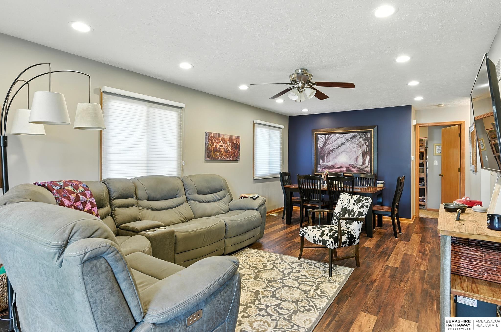 Lincoln, Nebraska 68521, United States, 3 Bedrooms Bedrooms, ,2 BathroomsBathrooms,Residential,Pending,203084