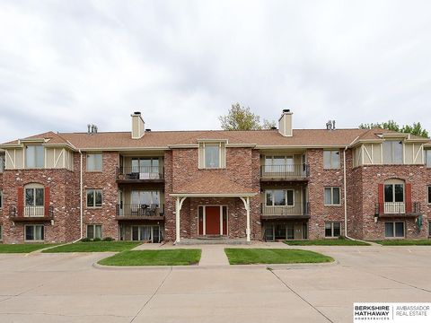 Photo of 4321 S 58th Street #8, Lincoln, NE 68516 (MLS # 22611532)