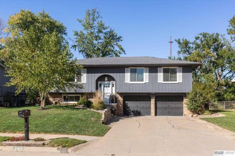 Photo of 3004 Columbus Avenue, Bellevue, NE 68005 (MLS # 22530641)
