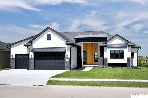 Photo of 5534 N 213th Avenue, Omaha, NE 68022 (MLS # 22514945)