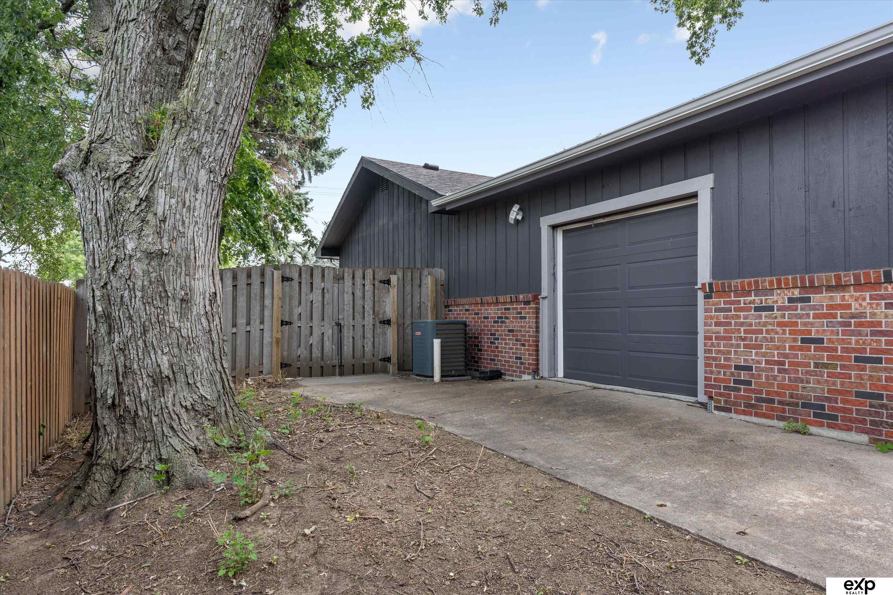 Omaha, Nebraska 68124, United States, 3 Bedrooms Bedrooms, ,2 BathroomsBathrooms,Residential,Active,204655