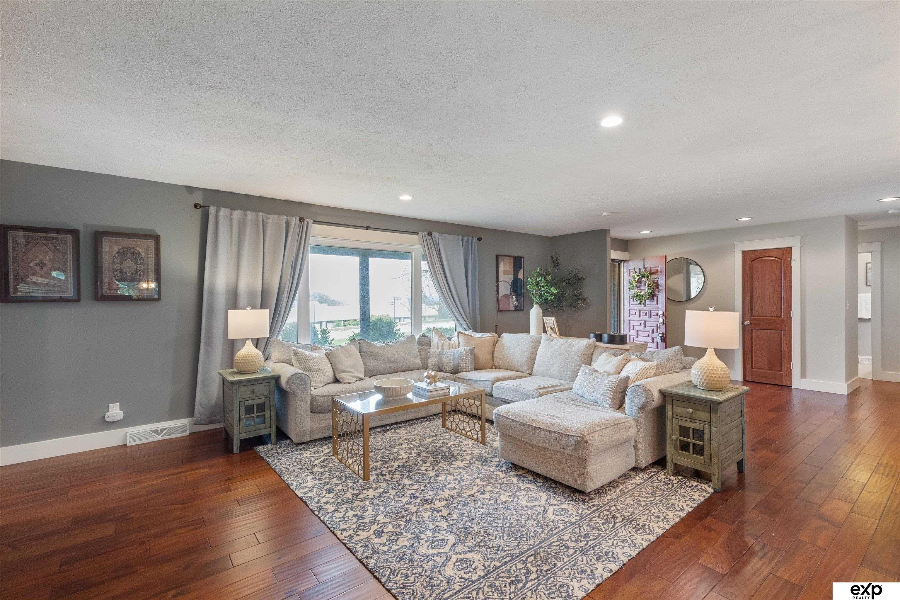 Omaha, Nebraska 68124, United States, 3 Bedrooms Bedrooms, ,2 BathroomsBathrooms,Residential,Active,204655