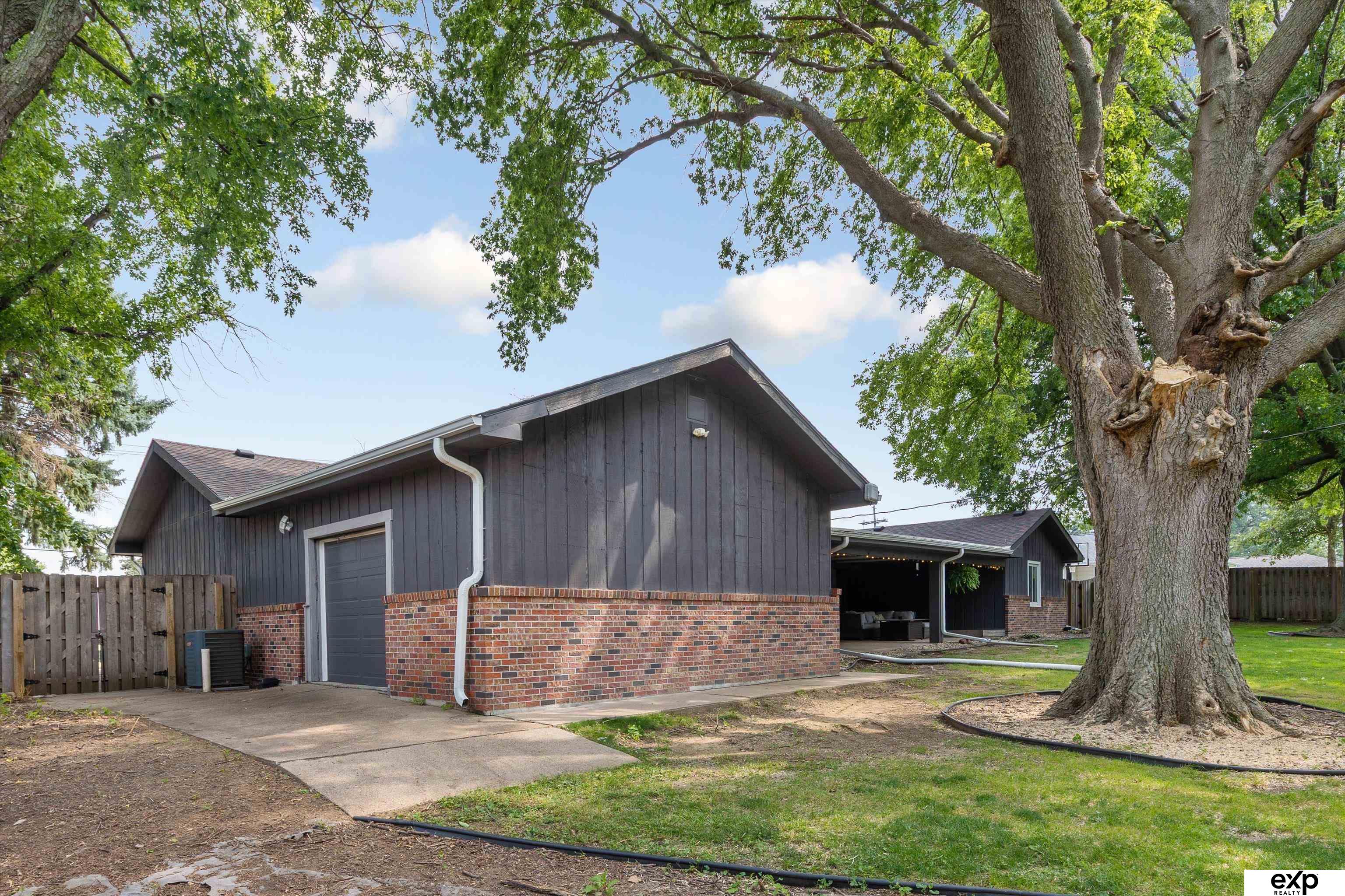 Omaha, Nebraska 68124, United States, 3 Bedrooms Bedrooms, ,2 BathroomsBathrooms,Residential,Active,204655