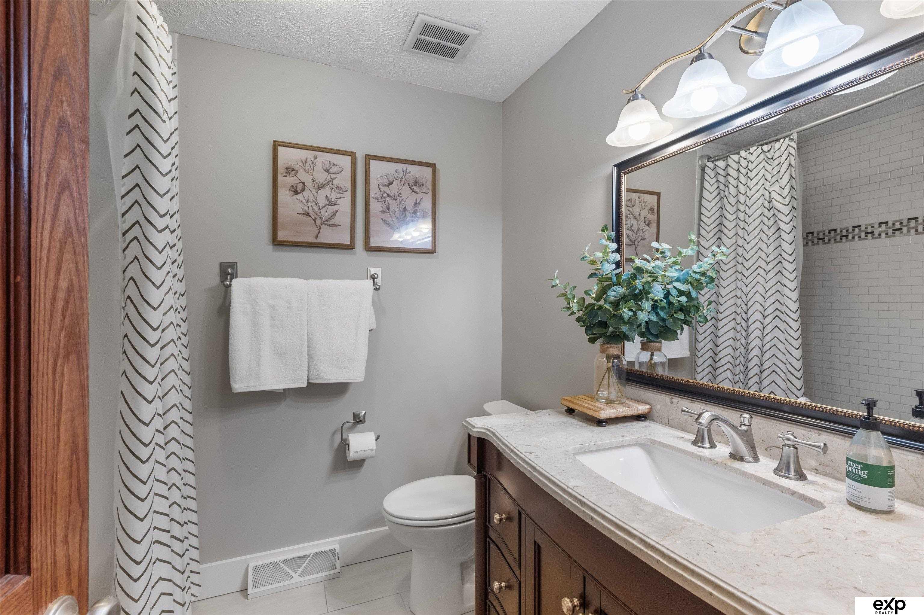 Omaha, Nebraska 68124, United States, 3 Bedrooms Bedrooms, ,2 BathroomsBathrooms,Residential,Active,204655