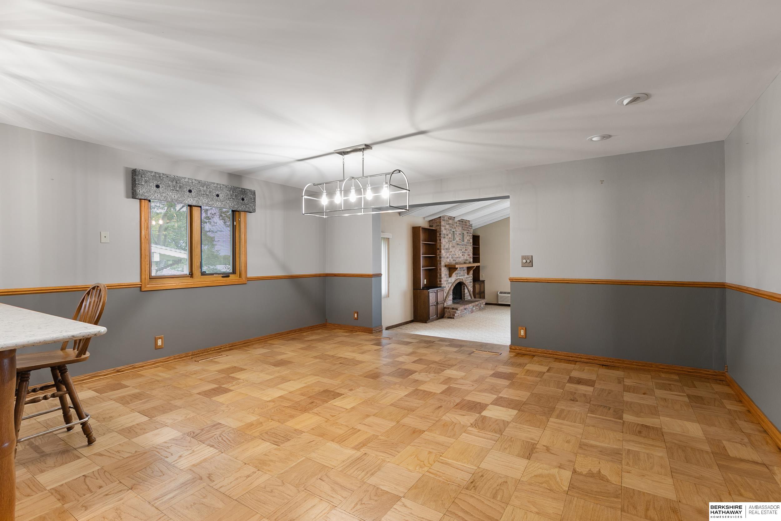 Lincoln, Nebraska 68505, United States, 3 Bedrooms Bedrooms, ,2 BathroomsBathrooms,Residential,Pending,254602