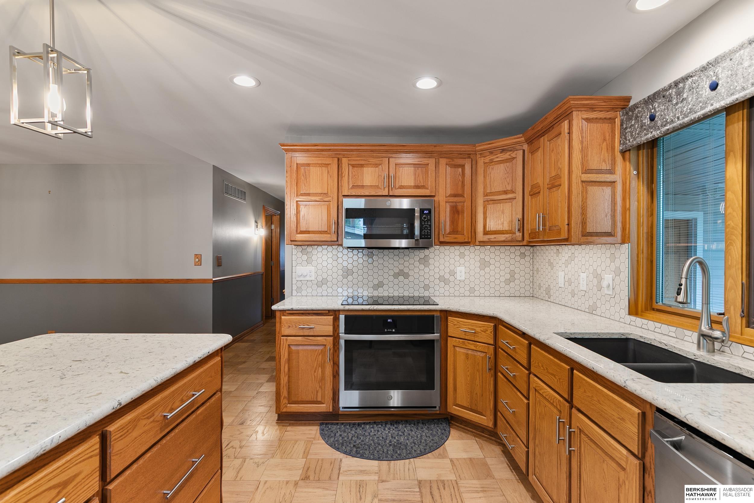 Lincoln, Nebraska 68505, United States, 3 Bedrooms Bedrooms, ,2 BathroomsBathrooms,Residential,Pending,254602