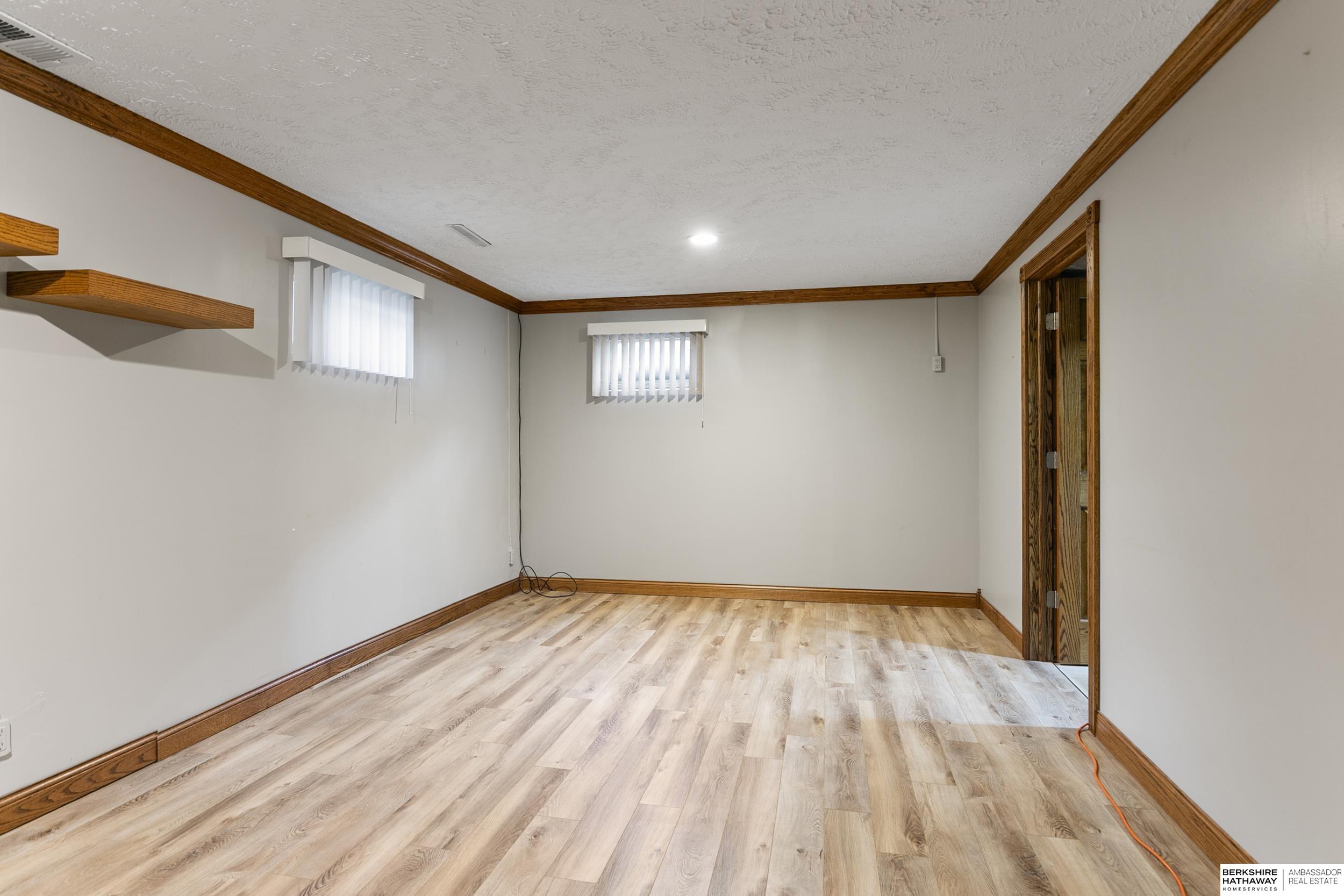 Lincoln, Nebraska 68505, United States, 3 Bedrooms Bedrooms, ,2 BathroomsBathrooms,Residential,Pending,254602