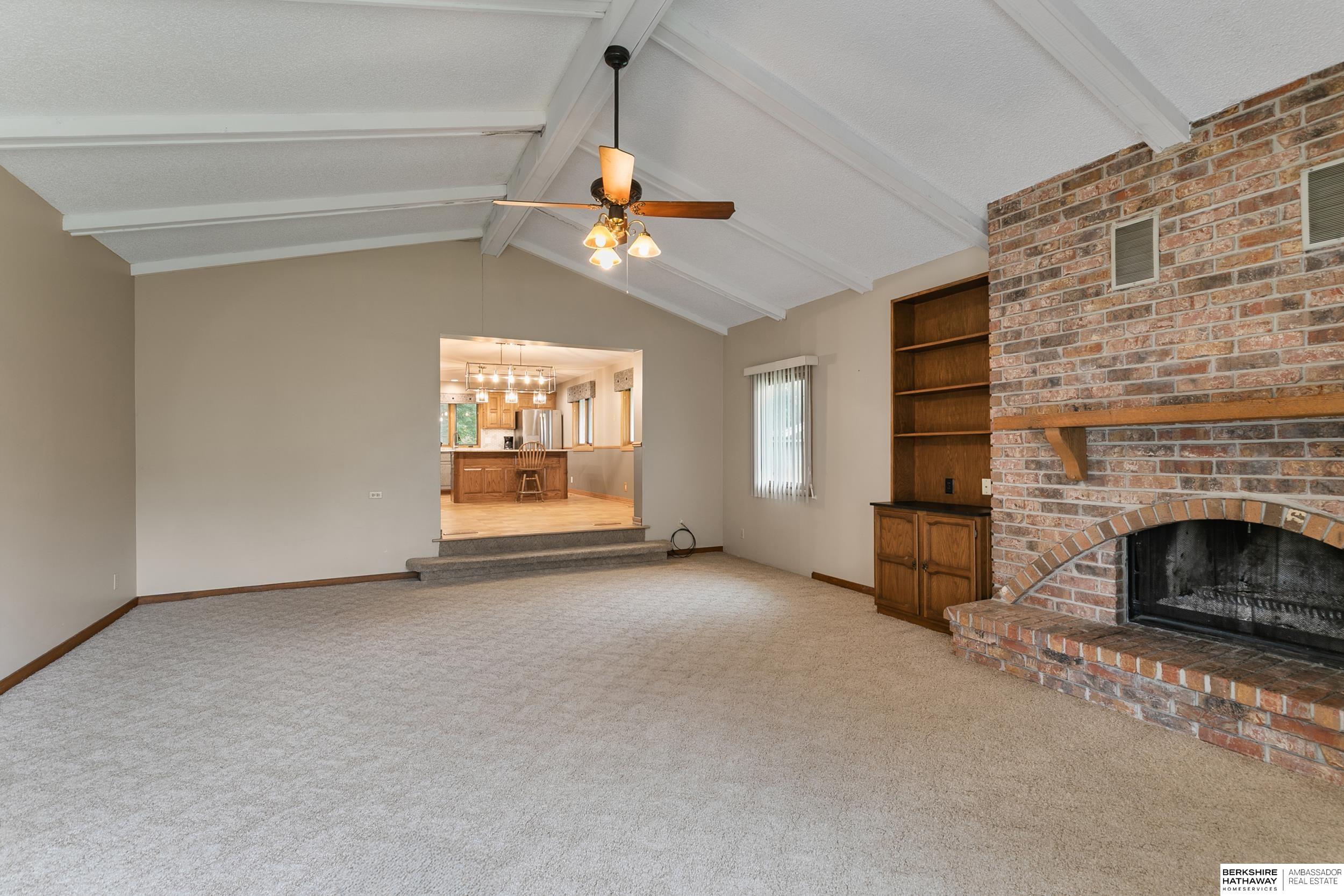 Lincoln, Nebraska 68505, United States, 3 Bedrooms Bedrooms, ,2 BathroomsBathrooms,Residential,Pending,254602