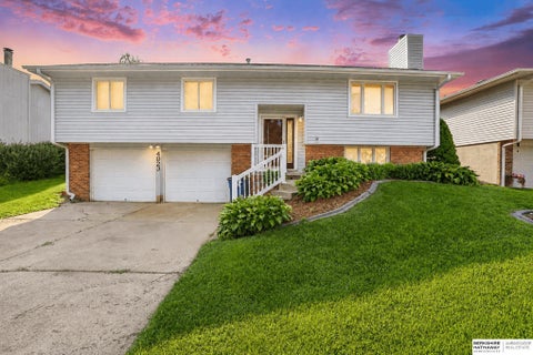 Photo of 4923 S 147th Street, Omaha, NE 68137 (MLS # 22621189)